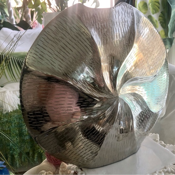 🌴🎉Best In Home🎉NEW! Decorator Huge Sand Dollar Silver Vase - Picture 1 of 6